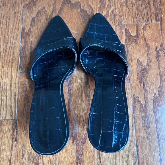 Chic Black Croc-Embossed Women's Heels NWT - Picture 3 of 5